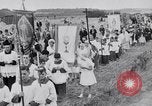 Standbild Pilger Dunwich England Vereinigtes Königreich, 1933, aus Sekunde 23 historischem Filmmaterial Videoclip 65675041407