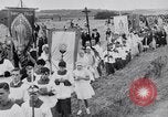 Standbild Pilger Dunwich England Vereinigtes Königreich, 1933, aus Sekunde 25 historischem Filmmaterial Videoclip 65675041407