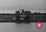 Standbild amphibian Automobil Golden Meadow Louisiana USA, 1937, aus Sekunde 30 historischem Filmmaterial Videoclip 65675041417