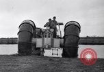 Standbild amphibian Automobil Golden Meadow Louisiana USA, 1937, aus Sekunde 37 historischem Filmmaterial Videoclip 65675041417