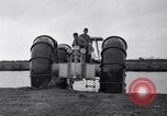 Standbild amphibian Automobil Golden Meadow Louisiana USA, 1937, aus Sekunde 38 historischem Filmmaterial Videoclip 65675041417