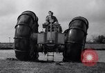 Standbild amphibian Automobil Golden Meadow Louisiana USA, 1937, aus Sekunde 53 historischem Filmmaterial Videoclip 65675041417