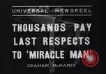 Standbild Bruder Andre Trauerzug Montreal Quebec Kanada, 1937, aus Sekunde 3 historischem Filmmaterial Videoclip 65675041420