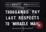 Standbild Bruder Andre Trauerzug Montreal Quebec Kanada, 1937, aus Sekunde 5 historischem Filmmaterial Videoclip 65675041420