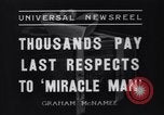 Standbild Bruder Andre Trauerzug Montreal Quebec Kanada, 1937, aus Sekunde 9 historischem Filmmaterial Videoclip 65675041420