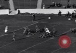 Standbild Fußballspiel Berkeley California USA, 1938, aus Sekunde 15 historischem Filmmaterial Videoclip 65675041437