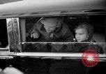 Standbild Dwight Eisenhower im Gespräch mit Martin Lautsprecher United States USA, 1953, aus Sekunde 15 historischem Filmmaterial Videoclip 65675041443