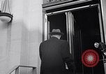 Standbild Dwight Eisenhower im Gespräch mit Martin Lautsprecher United States USA, 1953, aus Sekunde 57 historischem Filmmaterial Videoclip 65675041443