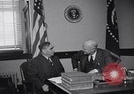 Standbild Dwight Eisenhower im Gespräch mit Martin Lautsprecher United States USA, 1953, aus Sekunde 62 historischem Filmmaterial Videoclip 65675041443