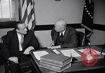 Standbild Dwight Eisenhower Treffen mit William Knowland United States USA, 1953, aus Sekunde 9 historischem Filmmaterial Videoclip 65675041444