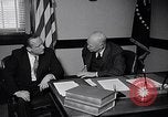 Standbild Dwight Eisenhower Treffen mit William Knowland United States USA, 1953, aus Sekunde 10 historischem Filmmaterial Videoclip 65675041444