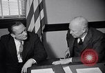 Standbild Dwight Eisenhower Treffen mit William Knowland United States USA, 1953, aus Sekunde 17 historischem Filmmaterial Videoclip 65675041444