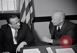 Standbild Dwight Eisenhower Treffen mit William Knowland United States USA, 1953, aus Sekunde 25 historischem Filmmaterial Videoclip 65675041444