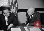 Standbild Dwight Eisenhower Treffen mit William Knowland United States USA, 1953, aus Sekunde 32 historischem Filmmaterial Videoclip 65675041444