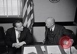 Standbild Dwight Eisenhower Treffen mit William Knowland United States USA, 1953, aus Sekunde 33 historischem Filmmaterial Videoclip 65675041444