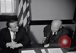 Standbild Dwight Eisenhower Treffen mit William Knowland United States USA, 1953, aus Sekunde 39 historischem Filmmaterial Videoclip 65675041444