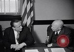 Standbild Dwight Eisenhower Treffen mit William Knowland United States USA, 1953, aus Sekunde 40 historischem Filmmaterial Videoclip 65675041444