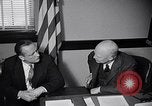 Standbild Dwight Eisenhower Treffen mit William Knowland United States USA, 1953, aus Sekunde 42 historischem Filmmaterial Videoclip 65675041444