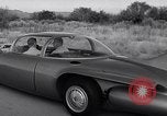 Standbild 1957 Pontiac Firebird 2 Concept Car United States USA, 1956, aus Sekunde 55 historischem Filmmaterial Videoclip 65675041445