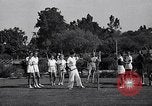 Immagine di Le ragazze di tiro con l'arco Los Angeles California USA, 1937, secondo 12 filmato di repertorio 65675041450