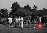 Immagine di Le ragazze di tiro con l'arco Los Angeles California USA, 1937, secondo 15 filmato di repertorio 65675041450