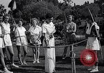 Immagine di Le ragazze di tiro con l'arco Los Angeles California USA, 1937, secondo 17 filmato di repertorio 65675041450