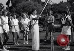 Immagine di Le ragazze di tiro con l'arco Los Angeles California USA, 1937, secondo 18 filmato di repertorio 65675041450