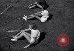 Immagine di Le ragazze di tiro con l'arco Los Angeles California USA, 1937, secondo 25 filmato di repertorio 65675041450