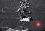Immagine di Le ragazze di tiro con l'arco Los Angeles California USA, 1937, secondo 29 filmato di repertorio 65675041450