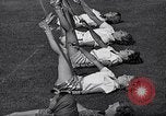 Immagine di Le ragazze di tiro con l'arco Los Angeles California USA, 1937, secondo 37 filmato di repertorio 65675041450