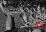 Immagine di Le ragazze di tiro con l'arco Los Angeles California USA, 1937, secondo 49 filmato di repertorio 65675041450