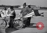 Immagine di Progettato bicicletta Van Nuys California USA, 1937, secondo 31 filmato di repertorio 65675041454