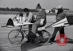 Immagine di Progettato bicicletta Van Nuys California USA, 1937, secondo 33 filmato di repertorio 65675041454