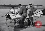 Immagine di Progettato bicicletta Van Nuys California USA, 1937, secondo 35 filmato di repertorio 65675041454