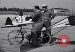 Immagine di Progettato bicicletta Van Nuys California USA, 1937, secondo 38 filmato di repertorio 65675041454
