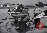 Immagine di Progettato bicicletta Van Nuys California USA, 1937, secondo 58 filmato di repertorio 65675041454