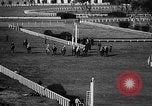 Standbild lady Jockeys Frankreich, 1961, aus Sekunde 26 historischem Filmmaterial Videoclip 65675041461