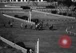 Standbild lady Jockeys Frankreich, 1961, aus Sekunde 27 historischem Filmmaterial Videoclip 65675041461