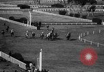 Standbild lady Jockeys Frankreich, 1961, aus Sekunde 28 historischem Filmmaterial Videoclip 65675041461