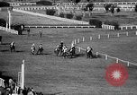 Standbild lady Jockeys Frankreich, 1961, aus Sekunde 30 historischem Filmmaterial Videoclip 65675041461