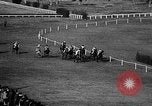 Standbild lady Jockeys Frankreich, 1961, aus Sekunde 32 historischem Filmmaterial Videoclip 65675041461