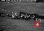 Standbild lady Jockeys Frankreich, 1961, aus Sekunde 35 historischem Filmmaterial Videoclip 65675041461