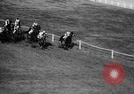 Standbild lady Jockeys Frankreich, 1961, aus Sekunde 40 historischem Filmmaterial Videoclip 65675041461