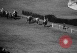 Standbild lady Jockeys Frankreich, 1961, aus Sekunde 47 historischem Filmmaterial Videoclip 65675041461