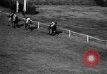 Standbild lady Jockeys Frankreich, 1961, aus Sekunde 51 historischem Filmmaterial Videoclip 65675041461