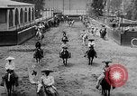 Standbild Charros Mexiko, 1961, aus Sekunde 5 historischem Filmmaterial Videoclip 65675041462