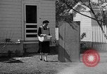 Standbild Louella Gallagher Messerwerfen Stunt Austin Texas USA, 1950, aus Sekunde 11 historischem Filmmaterial Videoclip 65675041468