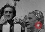 Standbild Louella Gallagher Messerwerfen Stunt Austin Texas USA, 1950, aus Sekunde 53 historischem Filmmaterial Videoclip 65675041468