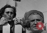 Standbild Louella Gallagher Messerwerfen Stunt Austin Texas USA, 1950, aus Sekunde 54 historischem Filmmaterial Videoclip 65675041468