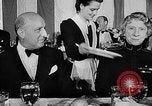 Standbild Evangeline Stand New York City USA, 1946, aus Sekunde 11 historischem Filmmaterial Videoclip 65675041469
